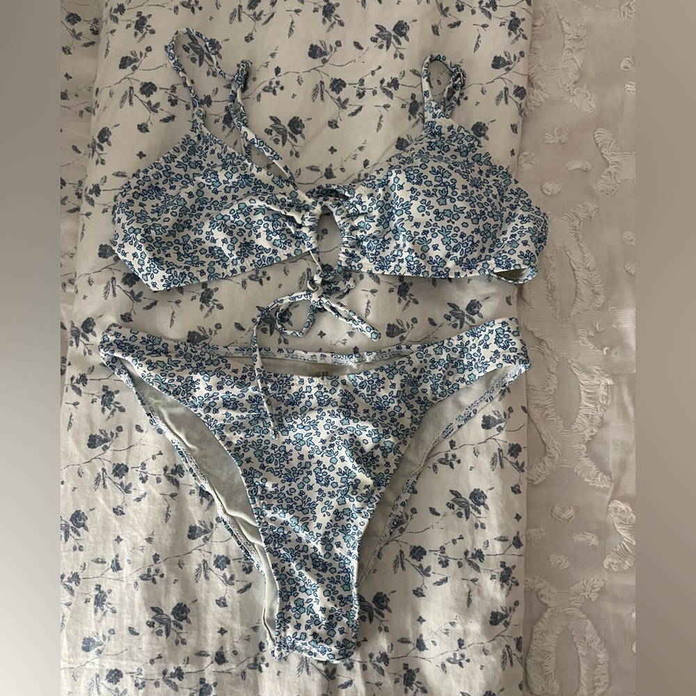 Bathing suits - Picture 3 of 5